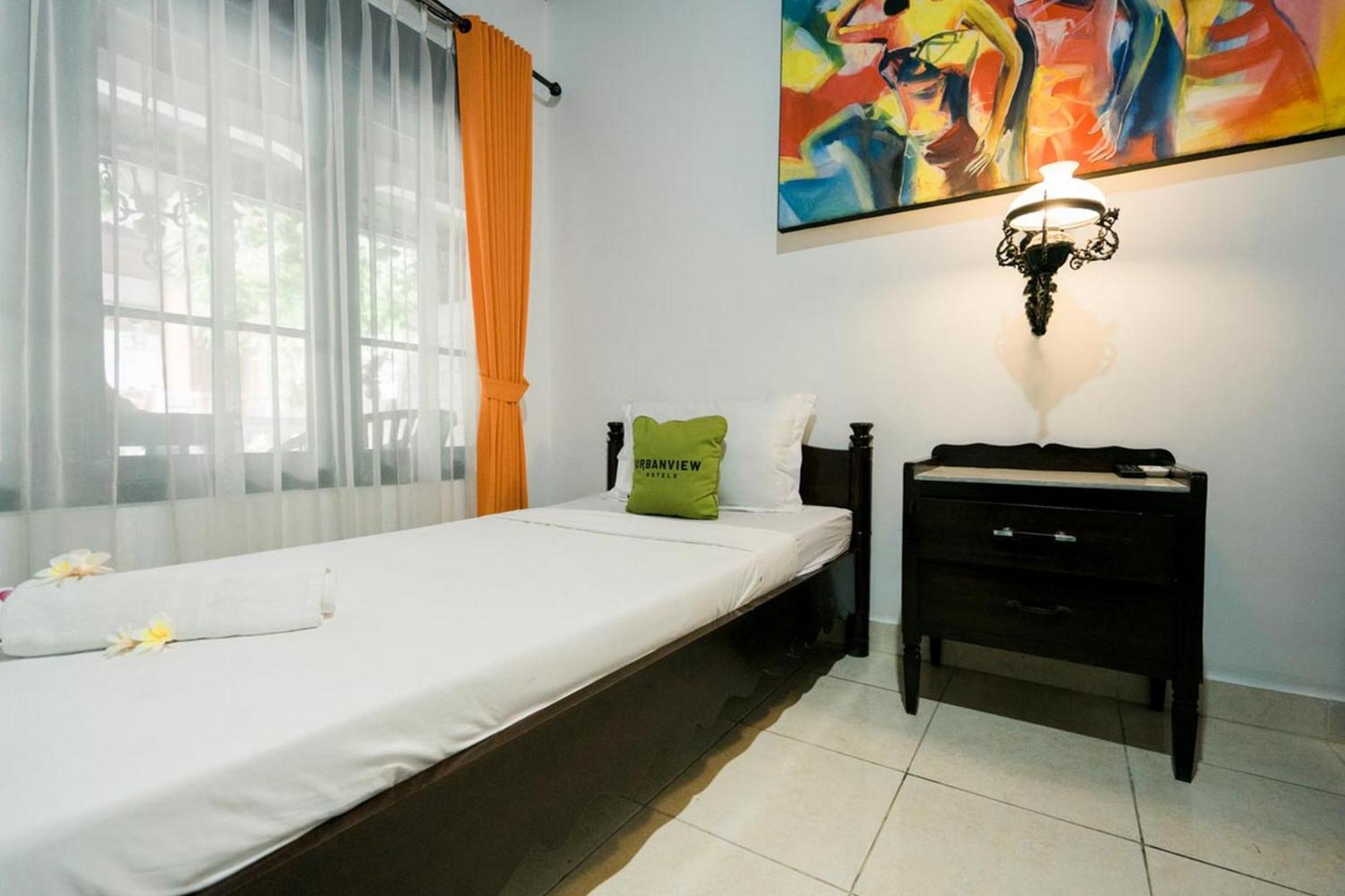 Urbanview Hotel Ananda Beach Sanur Ngoại thất bức ảnh